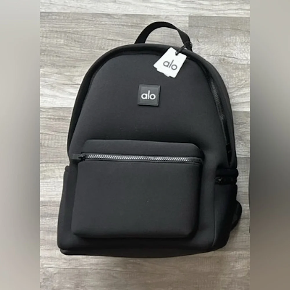SOLD 🆕 ALO Yoga | Stow Backpack in Black - Picture 4 of 6